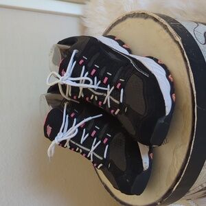 - - Discover the Ultimate Support and Comfort with Avia Athletic Sneakers!